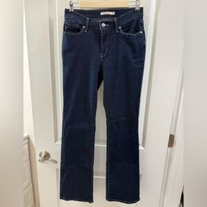 Like new Women's Levi’s dark wash Classic Bootcut